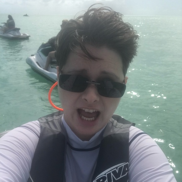 Meet your Posher, Rebecka - Picture 1 of 1